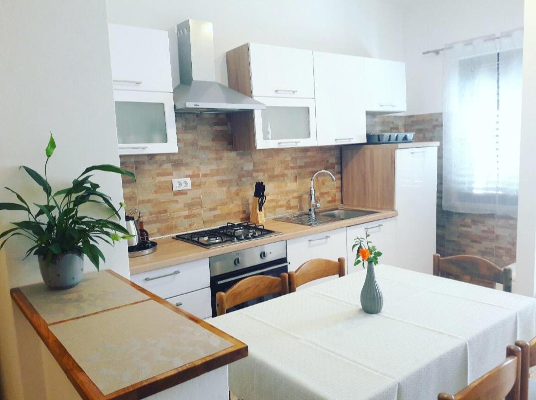 Apartment Nena Near The City Center With Free Parking PUY 외부 사진
